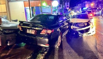 Автомобиль сбил муниципального рабочего в Патонге