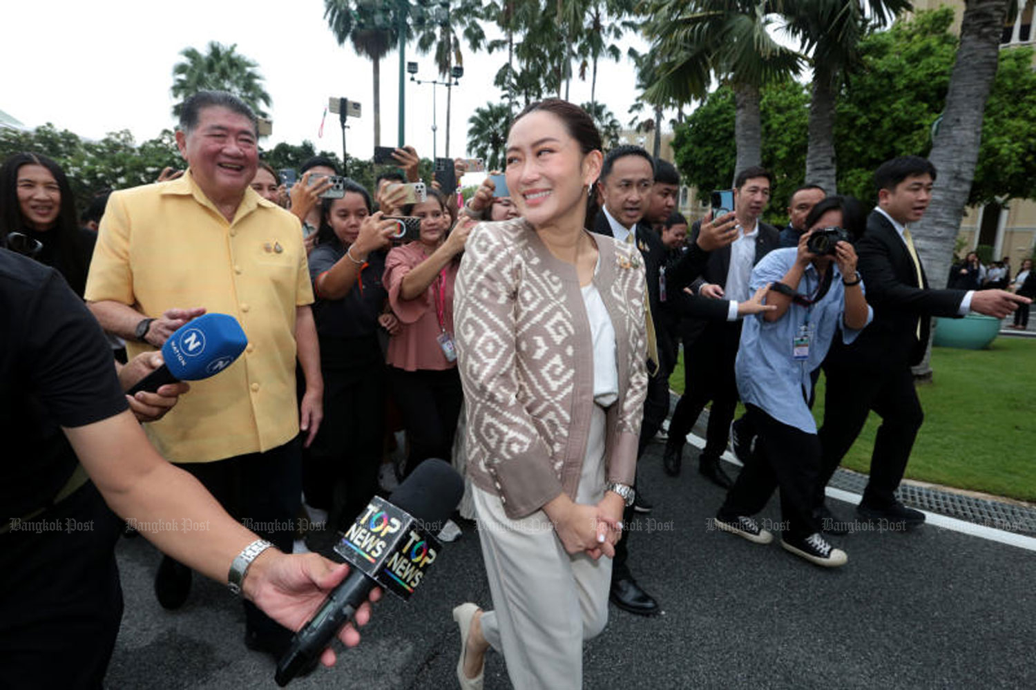 Активист подает очередную петицию против премьер-министра
