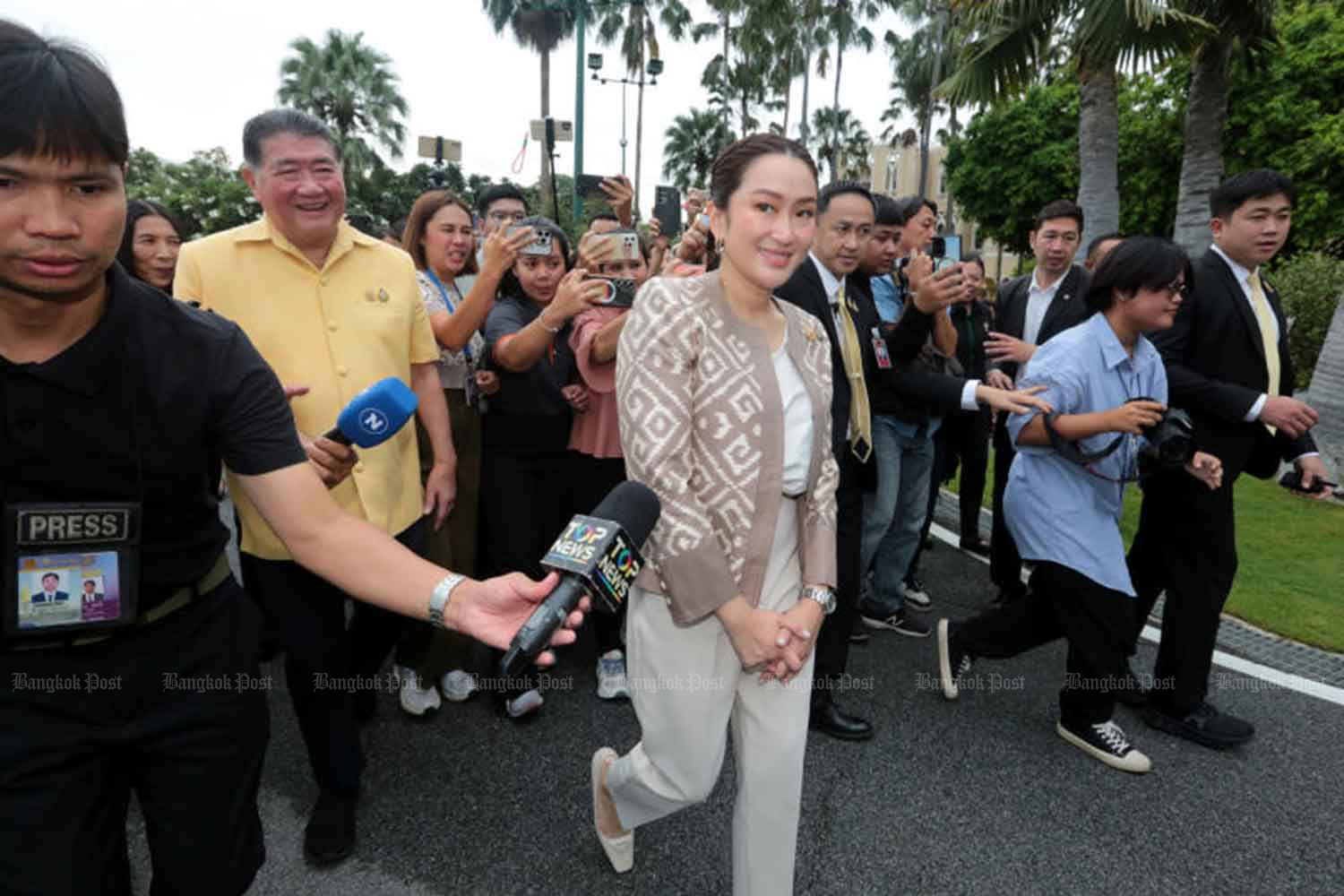 Большинство тайцев не очень доверяют правительству: опрос