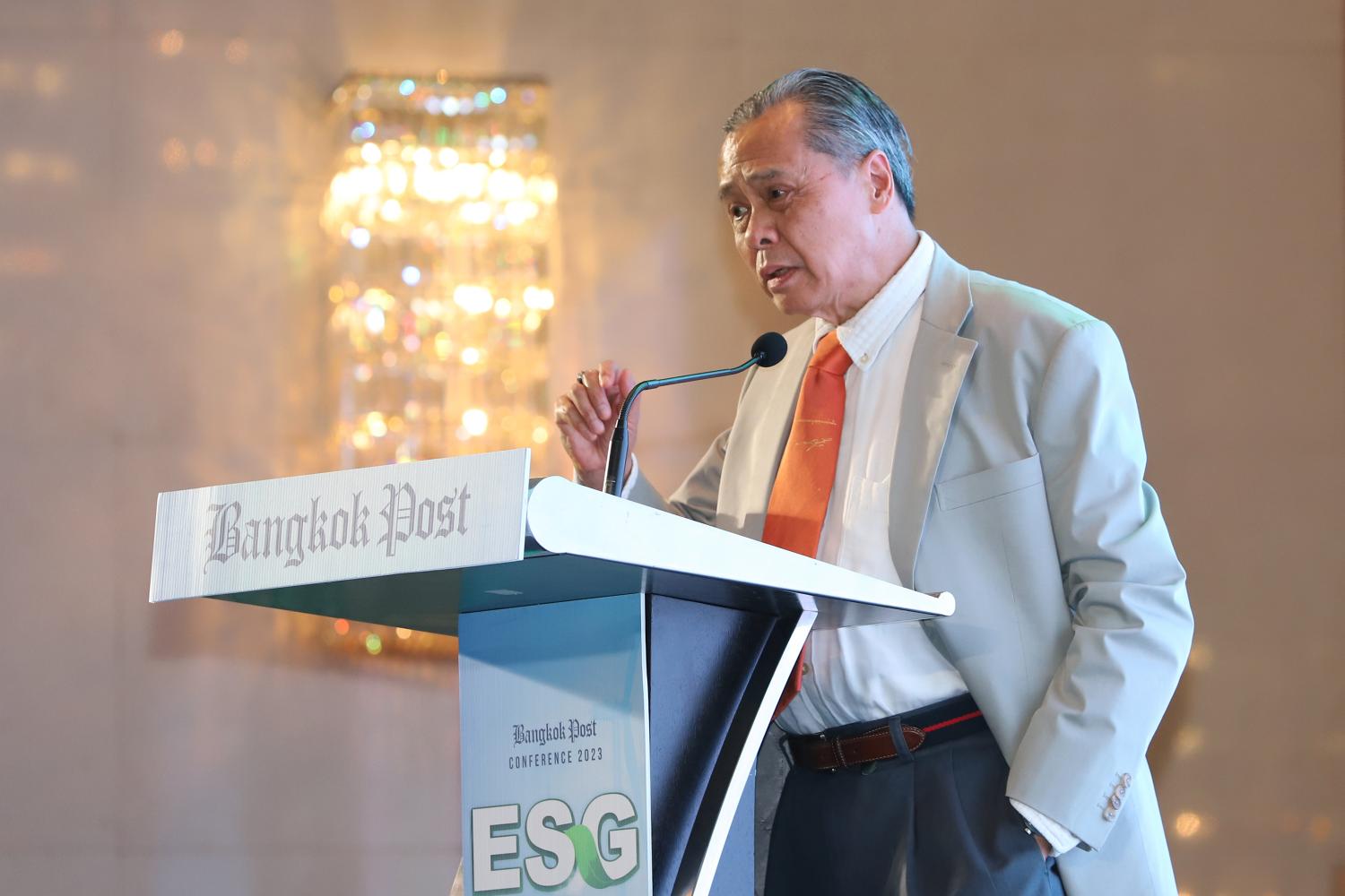 Бывший банкир бьет тревогу из-за Нэн