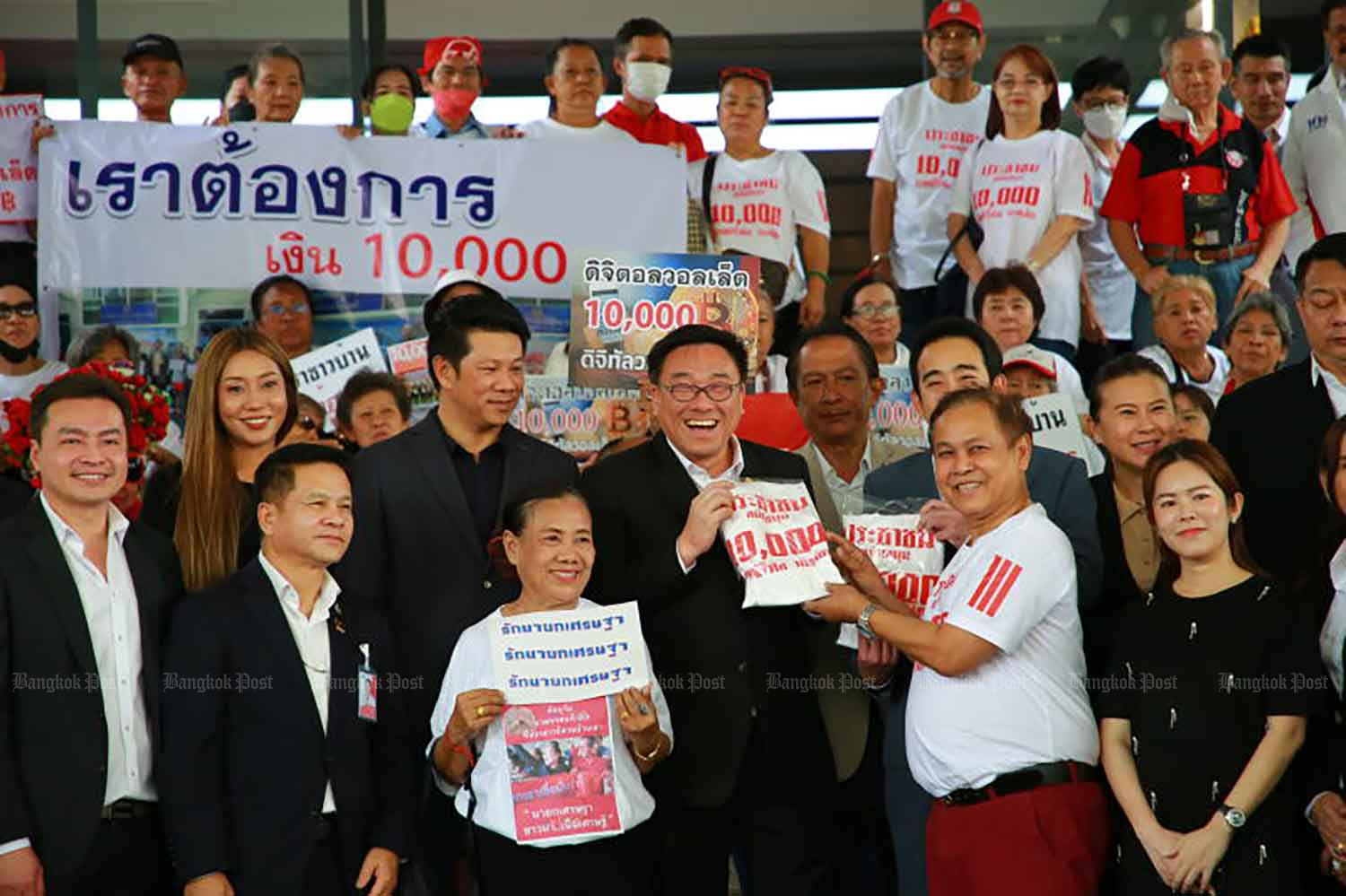 До выдачи наличных осталось несколько дней