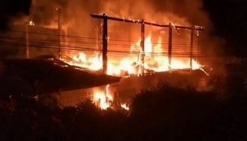 Дом заместителя мэра в Убонратчатани уничтожен пожаром