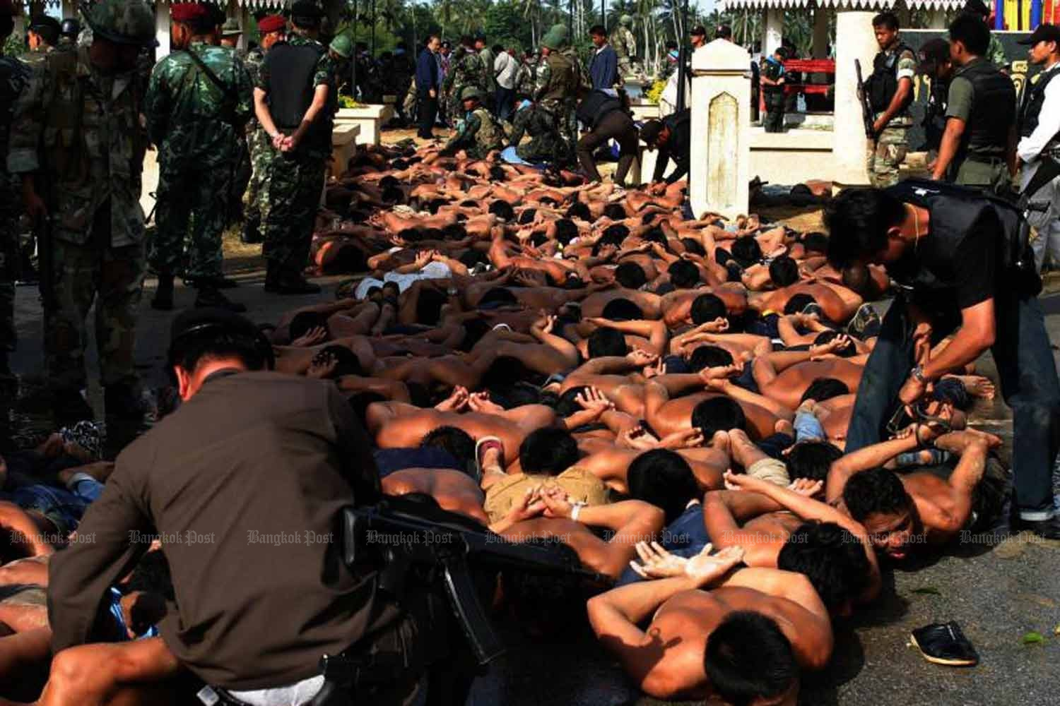 Еще восьмерым предъявлены обвинения в резне в Такбае в 2004 году