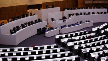 Зенитный огонь усиливается из-за предложения переписать устав