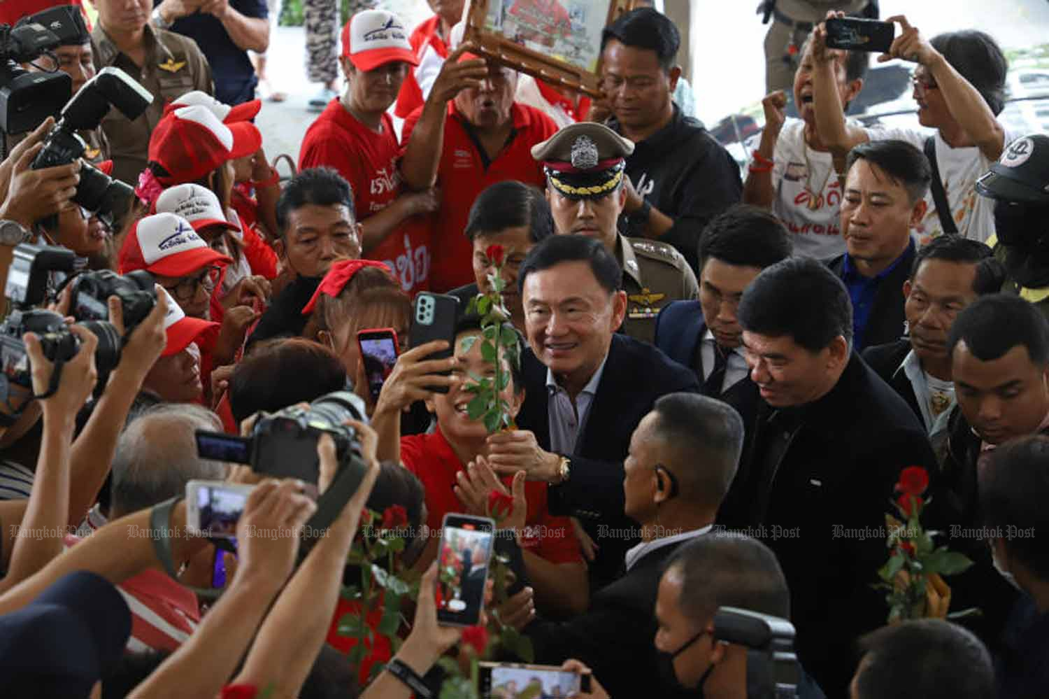 Избирательное агентство попросило Таксина расследовать "контроль" над Pheu Thai