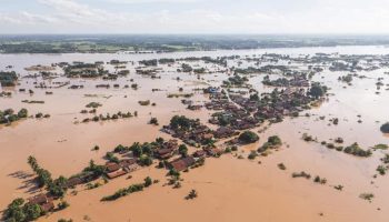 Меконг впадает в Нонг Кхай и Буенг Кан