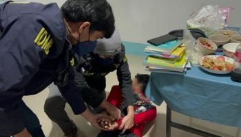 Мужчина арестован за тюремное заключение и изнасилование дочери в скандальном фильме для взрослых