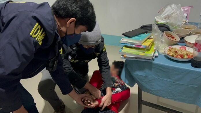 Мужчина арестован за тюремное заключение и изнасилование дочери в скандальном фильме для взрослых