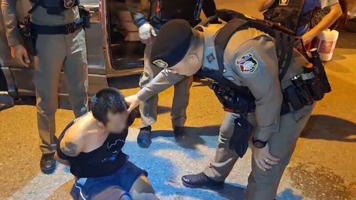 Мужчина из Лаоса угнал фургон во время погони за наркотиками в Кхонкане