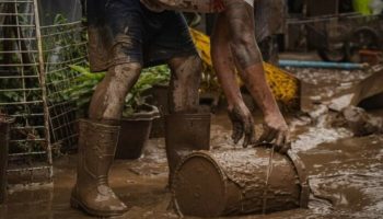 Необходимы срочные меры по удалению грязи в Чианграе после наводнения