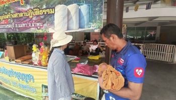 Новорожденная девочка брошена в туалете храма в Чонбури