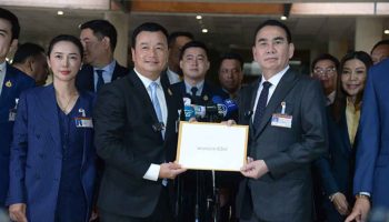 Опрос: Большинство южных тайцев не одобряют присоединение демократов к Pheu Thai