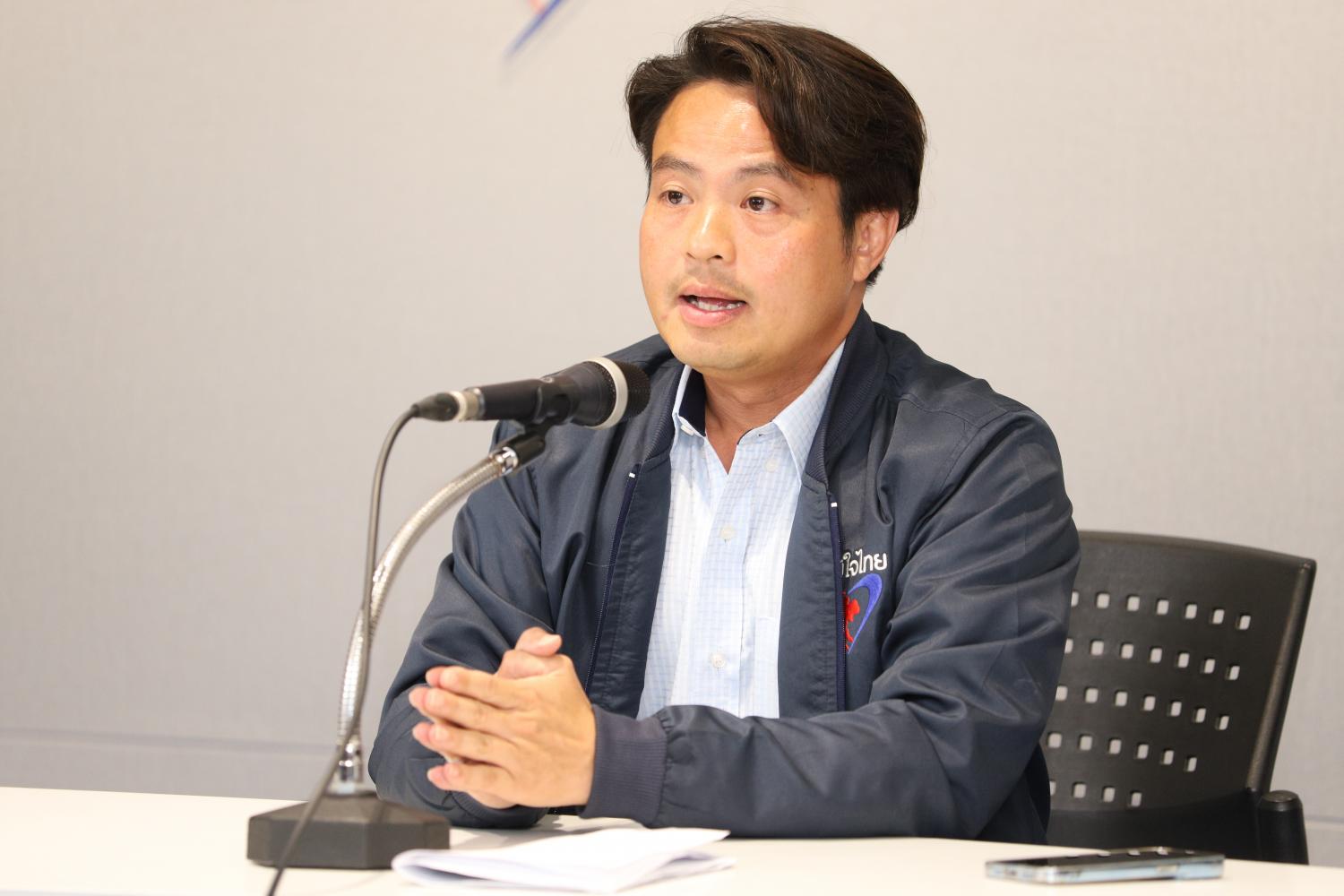 Парадорн обещает сохранять нейтралитет