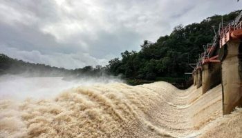 Плотины Лампанга переполнены, жителей призывают эвакуировать ценные вещи