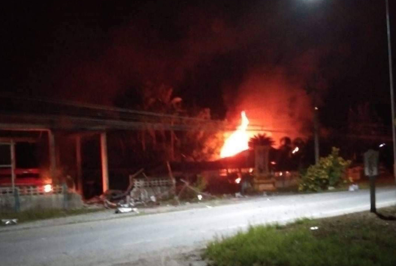 Повстанцы, подозреваемые во взрыве бомбы в Сонгкхле, обстреле