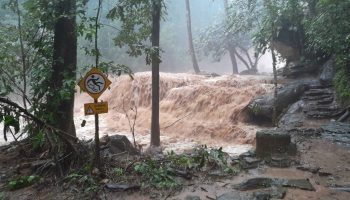 Популярные водопады закрыты из-за дождя в Чиангмае