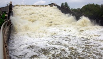 Правительство ускоряет меры по борьбе с наводнениями