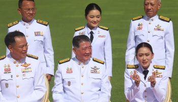 Премьер-министр обещает отслужить полный трехлетний срок