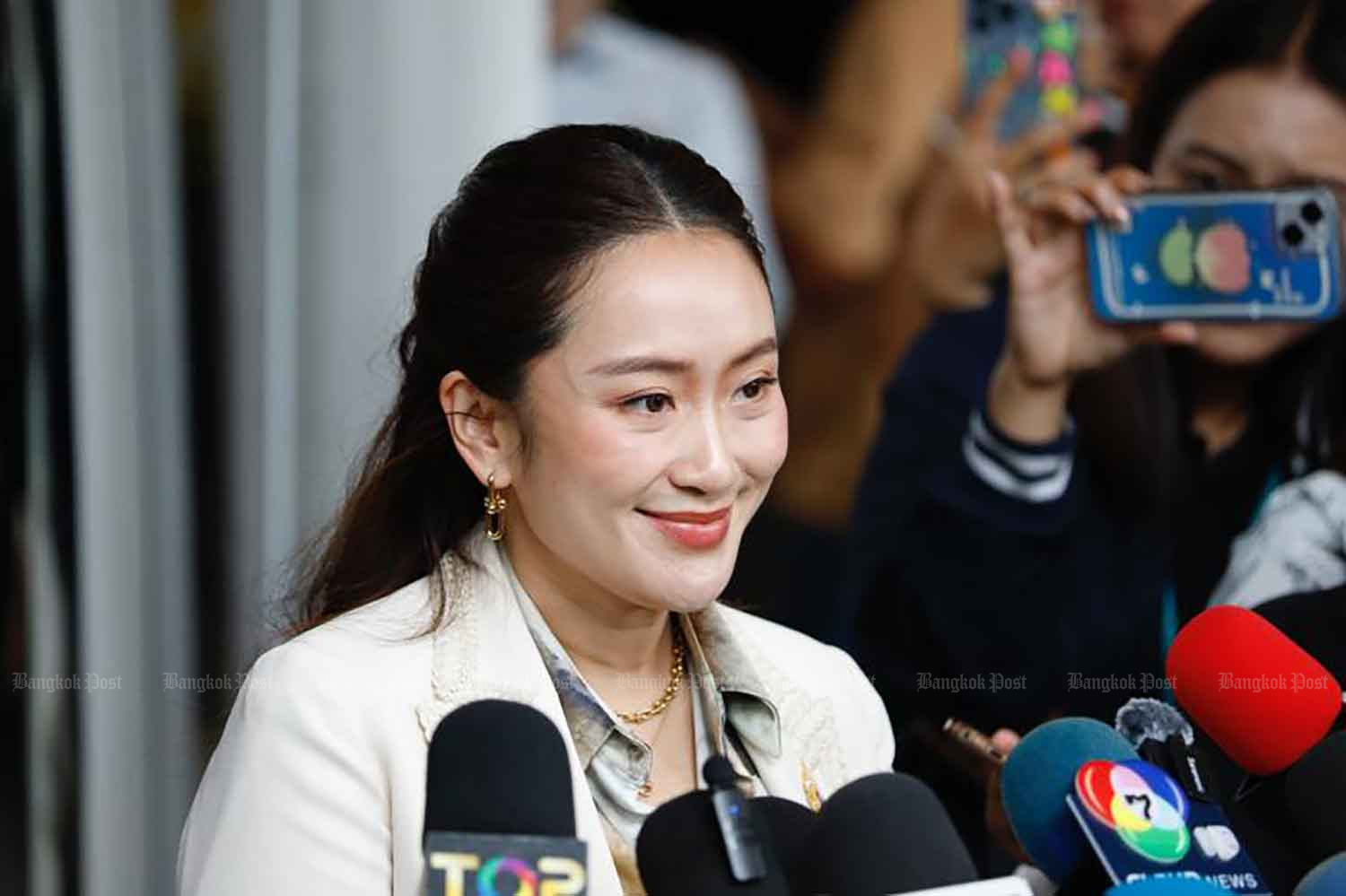 Премьер-министр призвал общественность убедиться в способности администрации