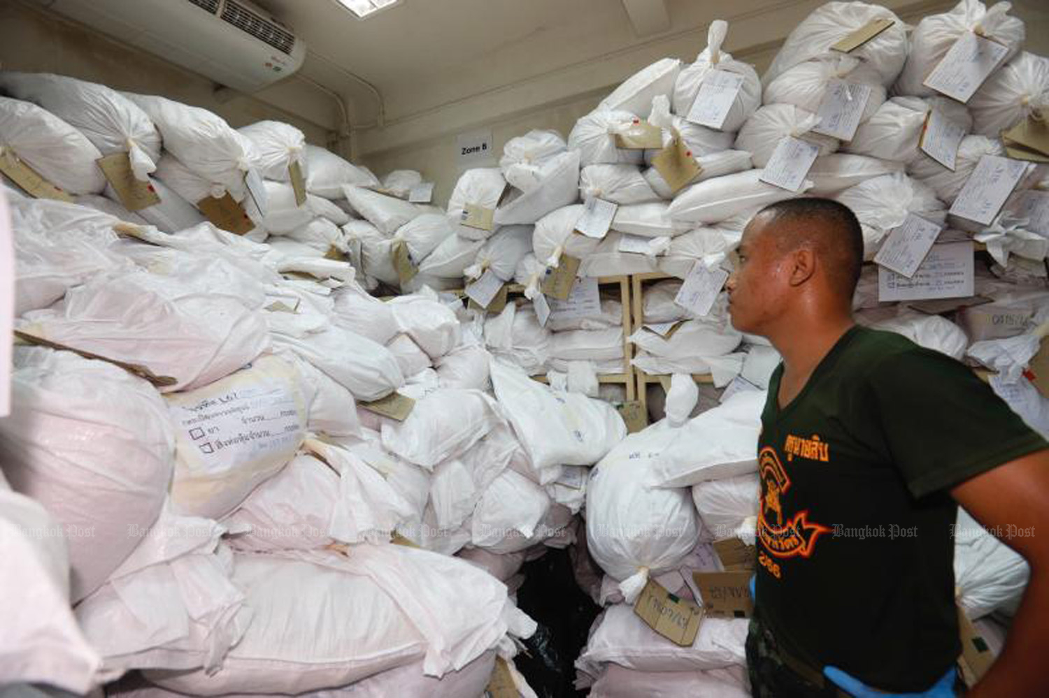 Премьер-министр применяет политику подавления, приводит примеры