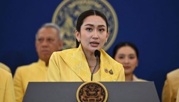 Премьер-министр Таиланда столкнулась с многочисленными петициями, требующими ее отставки - Бизнес-новости Таиланда