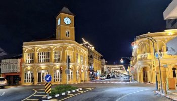 Пхукет-Таун держит оборону от подступающей воды