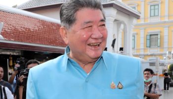 Пхумтам клянется, что правительство "будет сотрудничать с вооруженными силами"