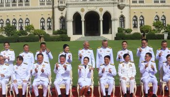 редактирую новые жалобы на премьер-министра и ее партию Pheu Thai