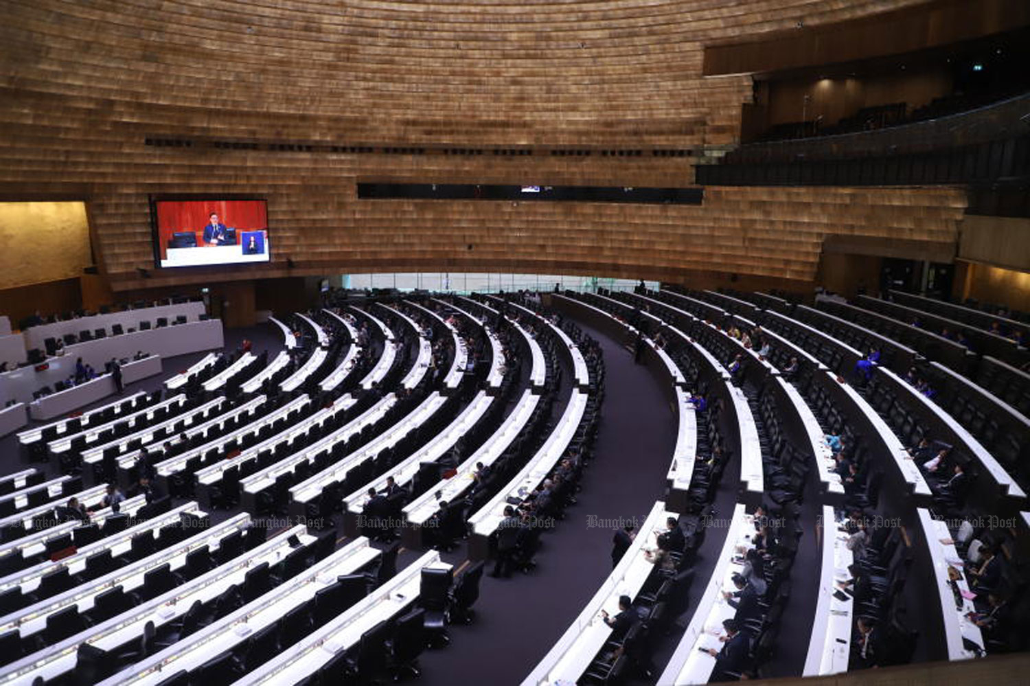 Сенат рассматривает однодневный законопроект о бюджете