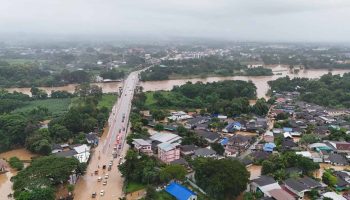 Смертоносные оползни и наводнения на севере Страны, пострадавшем от шторма