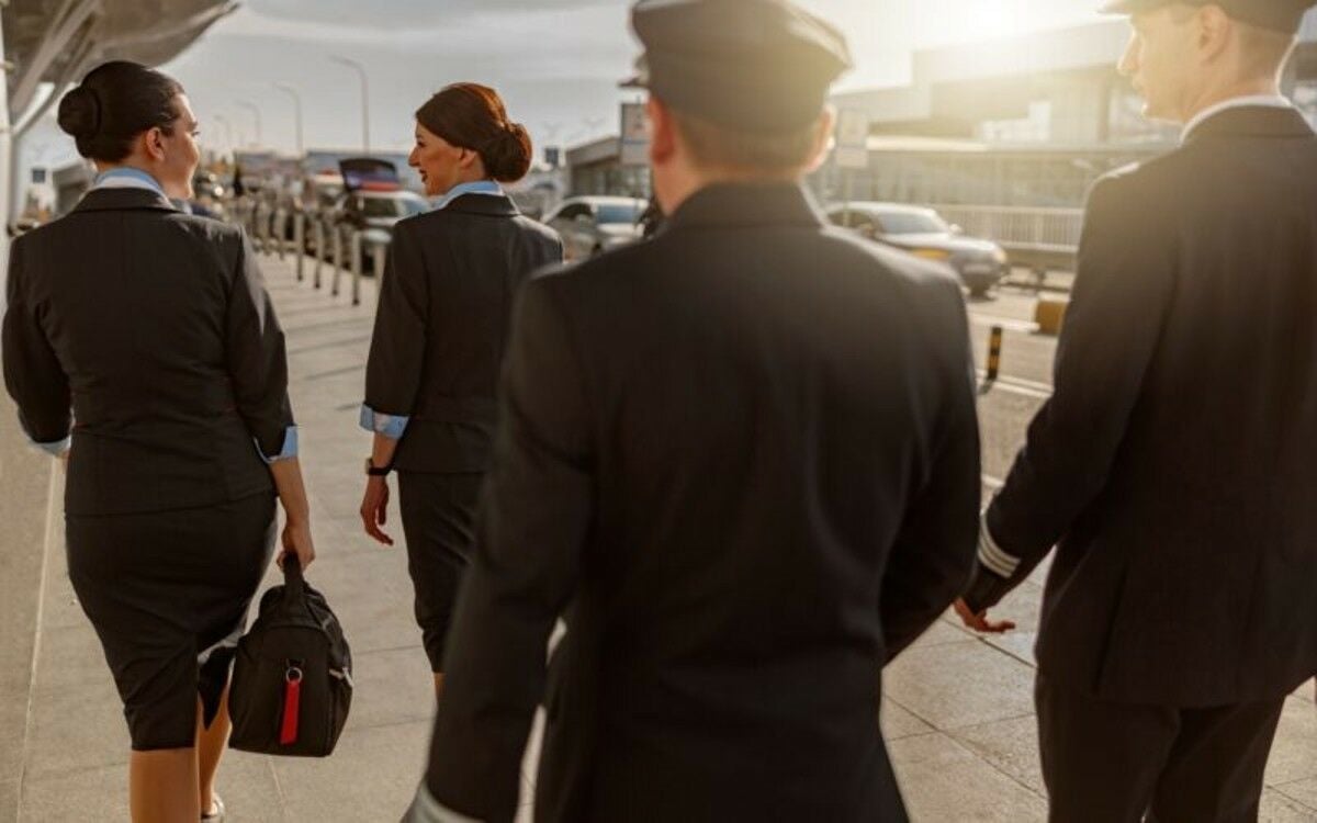 Старшая стюардесса подала в суд на United Airlines за то, что та назвала ее стукачкой