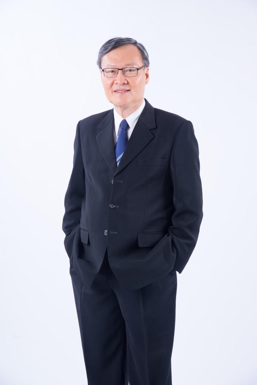 Эксперт сохраняет спокойствие среди бурь