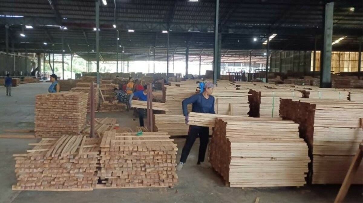 Южный промышленный совет выступает против повышения минимальной заработной платы на 400 бат