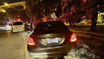 Mercedes-Benz разбился на скоростной автомагистрали Рам-Интра, водитель скрылся