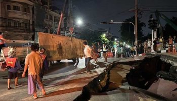 Большая воронка привела к закрытию Бангкокской мостовой дороги