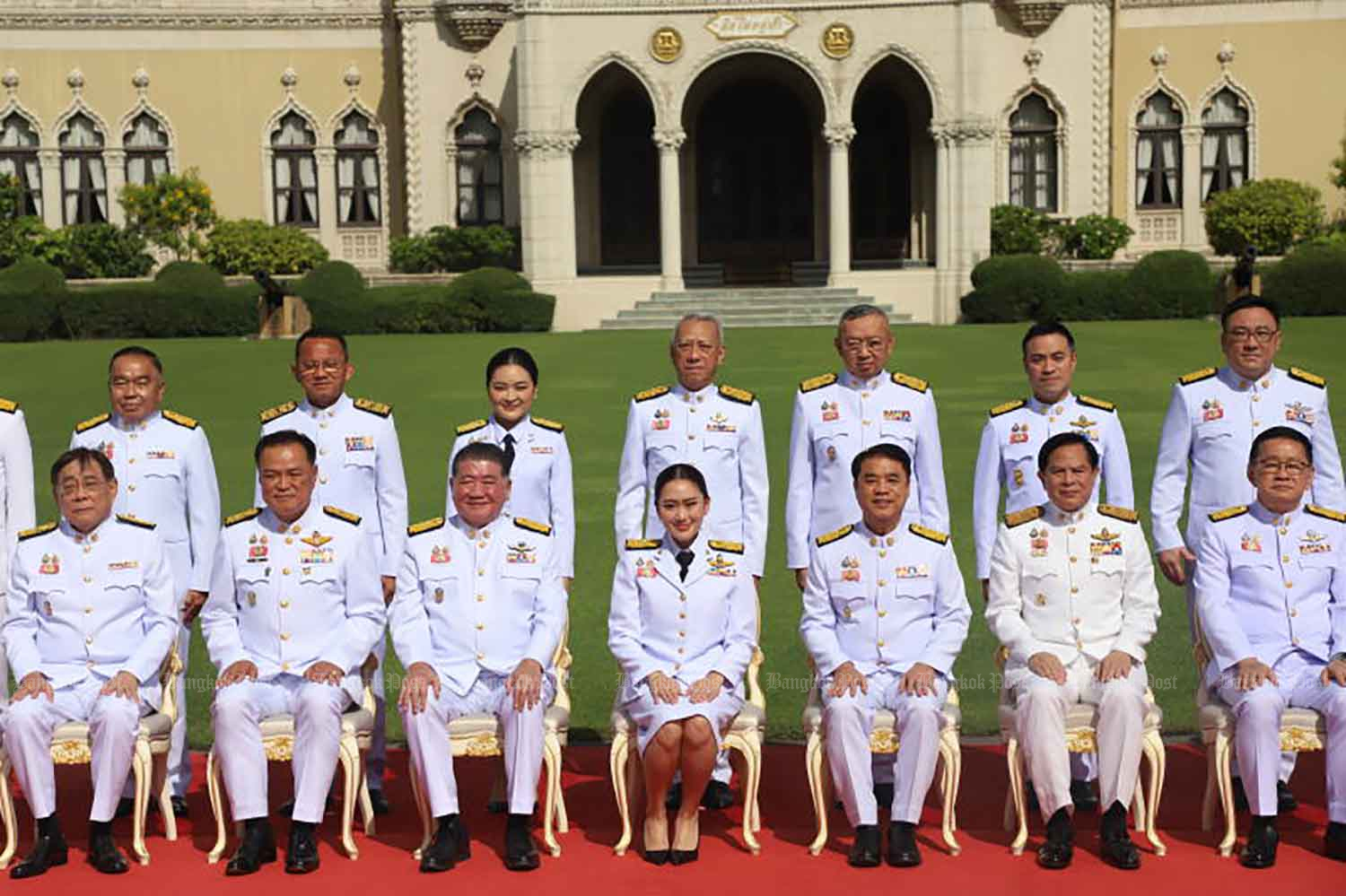 Большинство тайцев считают, что правительство продержится до конца президентского срока: опрос