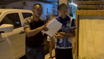 Вечно щиплющий себя за трусики извращенец, пойманный с поличным в Чонбури