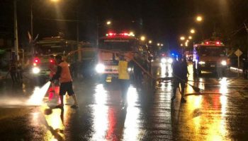 Внезапное наводнение обрушилось на Бан Рай, Утай Тани, из-за чего туристы и отдыхающие оказались на мели