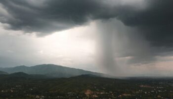 Впереди грозовое небо: в Таиланде обещают дождь и волны