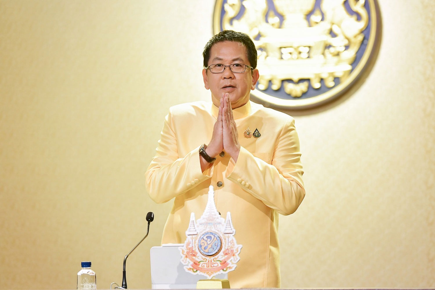 Выставленный на всеобщее обозрение набор ‘Зуб Будды’