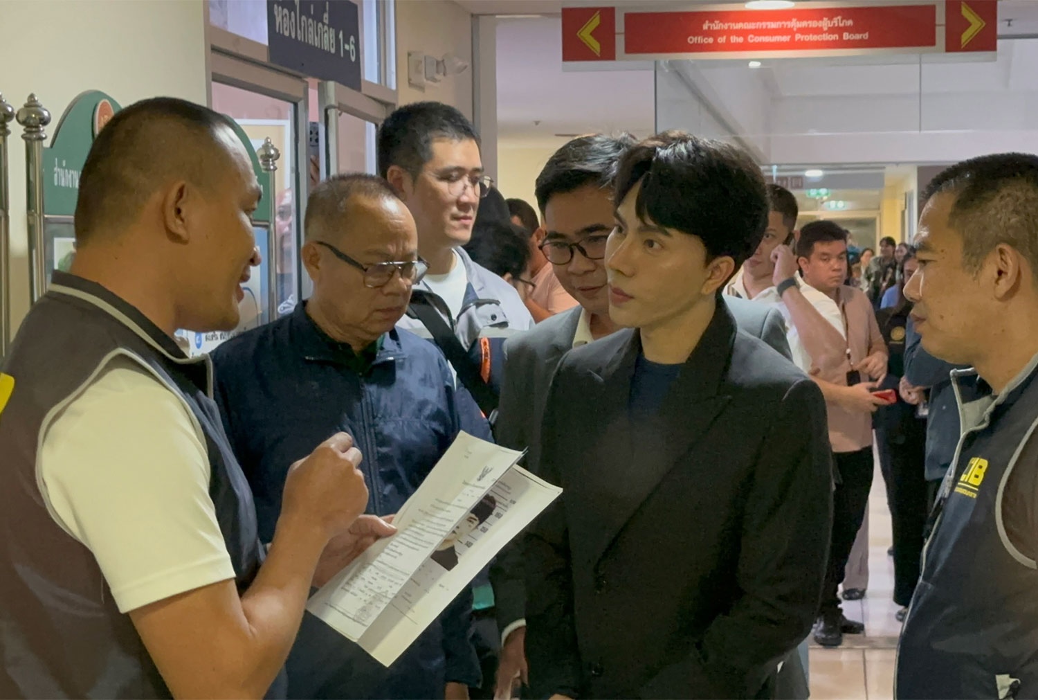 Генеральный директор iCon среди 15 арестованных по обвинению в мошенничестве