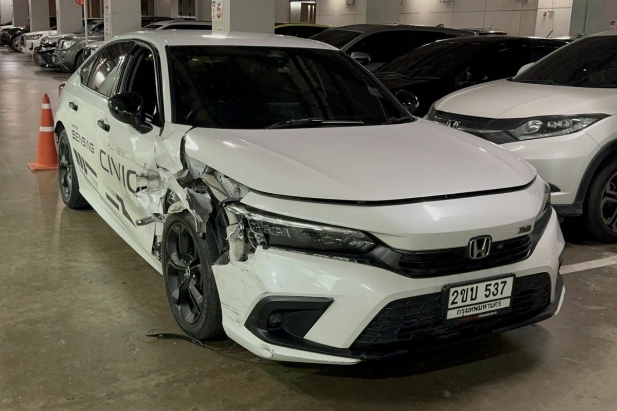 Депутат от Народной партии отрицает превышение скорости после столкновения на парковке в парламенте