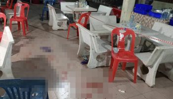 Женщина напала на должника на похоронах в Сонгкхле, пострадавший в критическом состоянии