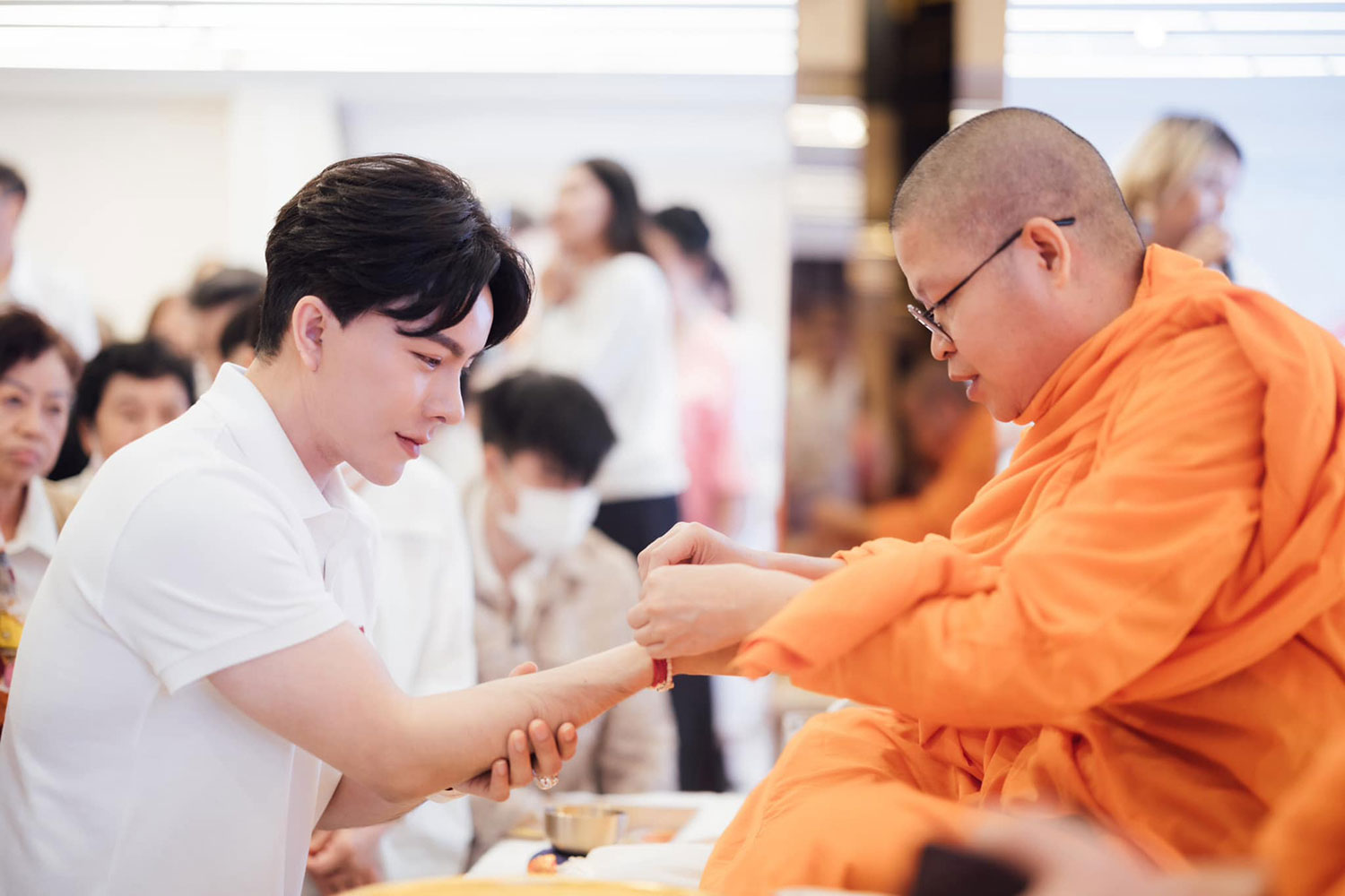 Известный монах отрицает связь с группой iCon