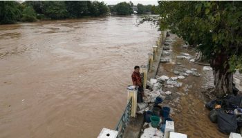 Лампхун создает командный центр по мере повышения уровня воды