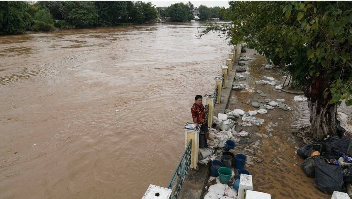 Лампхун создает командный центр по мере повышения уровня воды