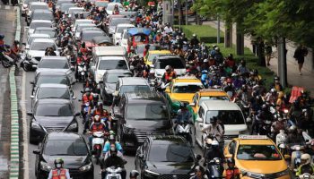 Министр защищает план взимания платы за пробки в Бангкоке