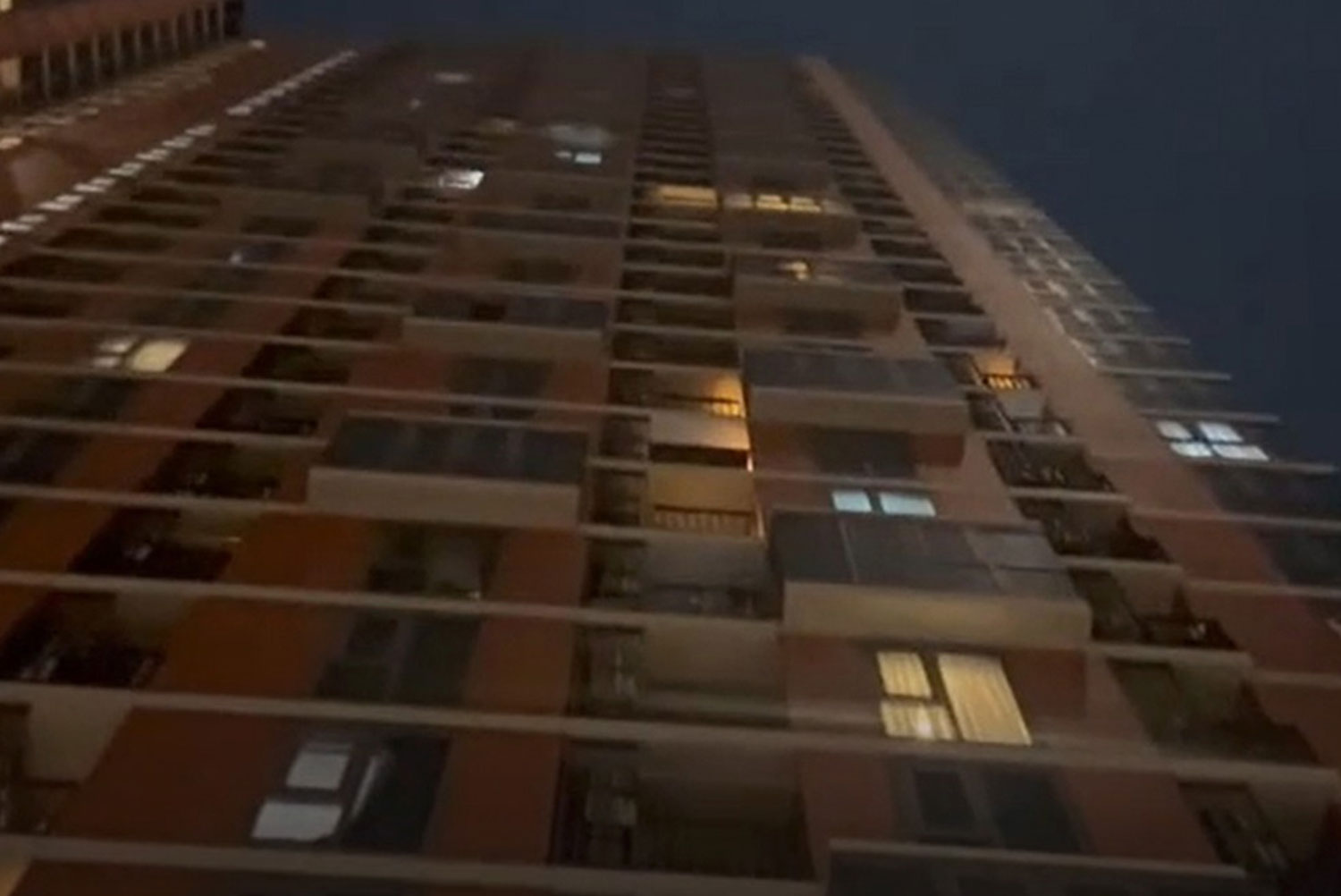 Молодая женщина разбилась насмерть, выпав из кондоминиума в Бангкоке