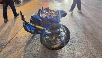 Мотоциклист погиб в результате столкновения с автобусом на Раминтра-роуд, Бангкок