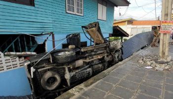 Мужчина из Таиланда погиб, потеряв сознание за рулем, жена получила ранения